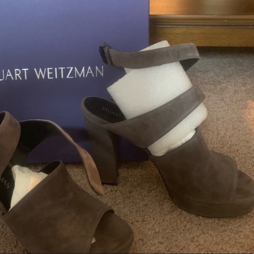 One day sale!! Stuart Weitzman Suede heels NIB!!